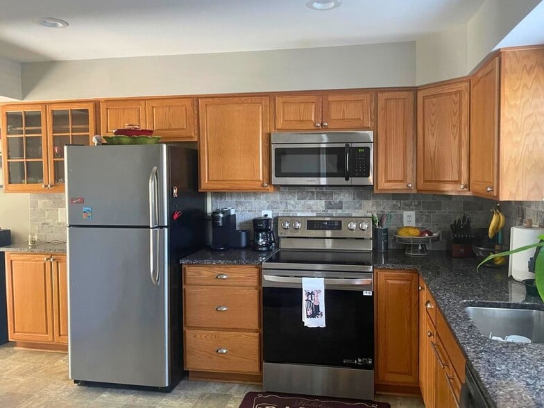 Building Photo - 408 Forest Ct