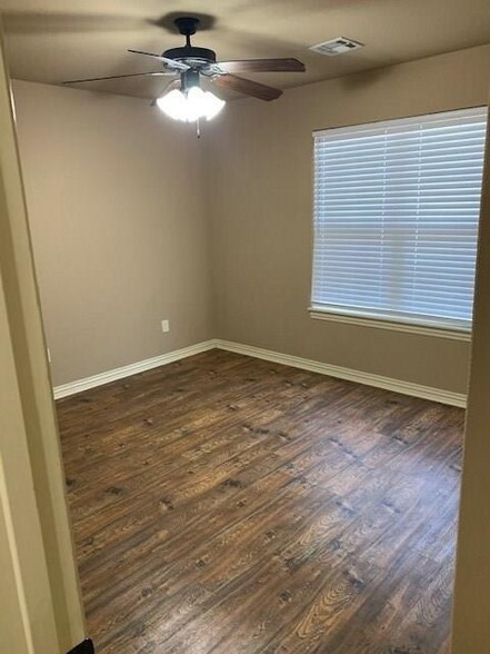 Building Photo - 4057 W Spring House Dr