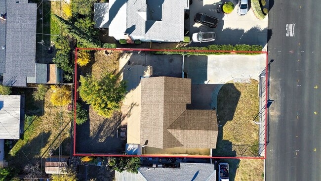 Building Photo - 6638 Lilac Ave