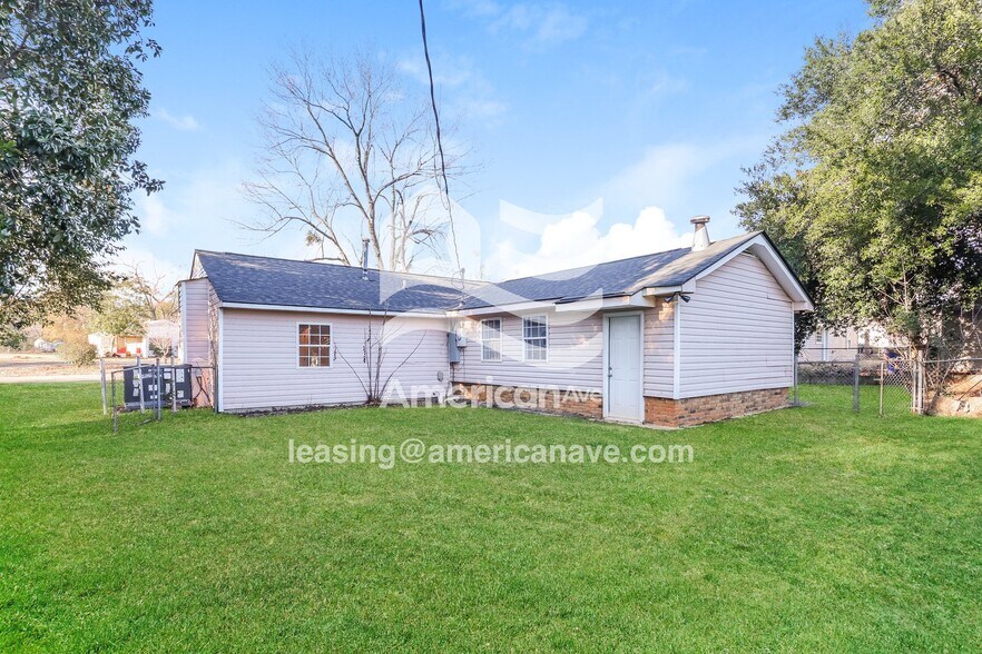 Building Photo - 1118 Alderman St NE