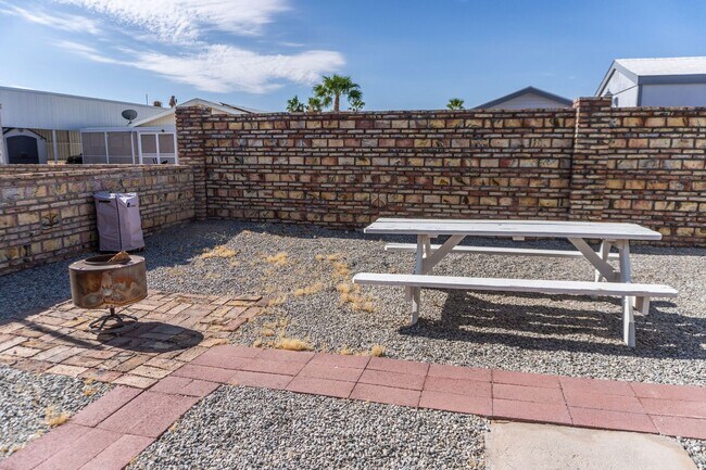 Building Photo - Turn-Key Park Model in Yuma Foothills – Fu...