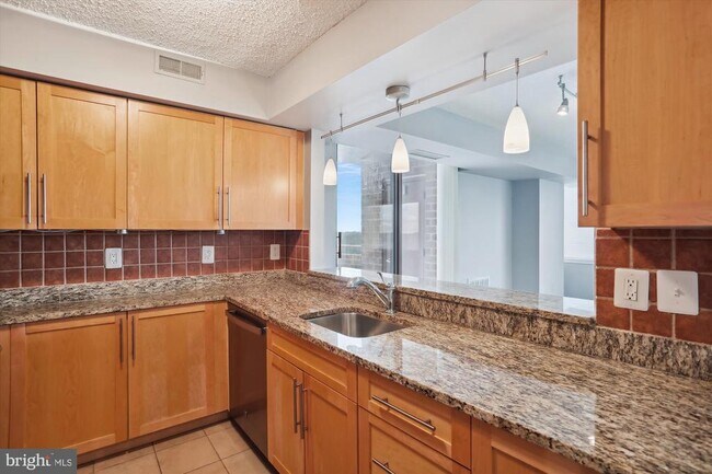 Building Photo - 10101 Grosvenor Pl