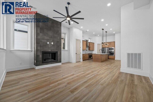 Building Photo - Brand new luxury townhome in East Nashvill...