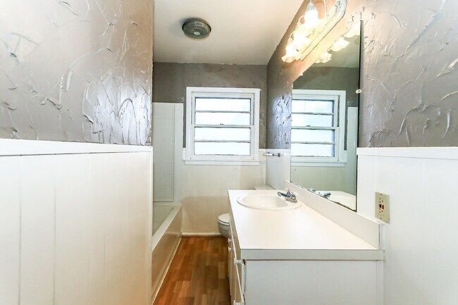 Building Photo - Beautiful 3 Bedroom Home in Central Lubbock