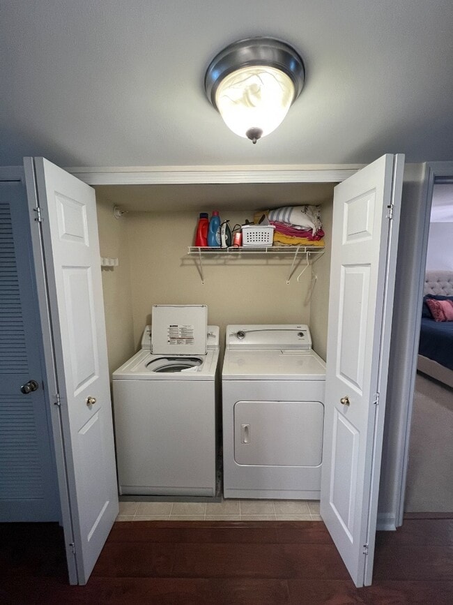 Building Photo - 717 Tower Grove Dr