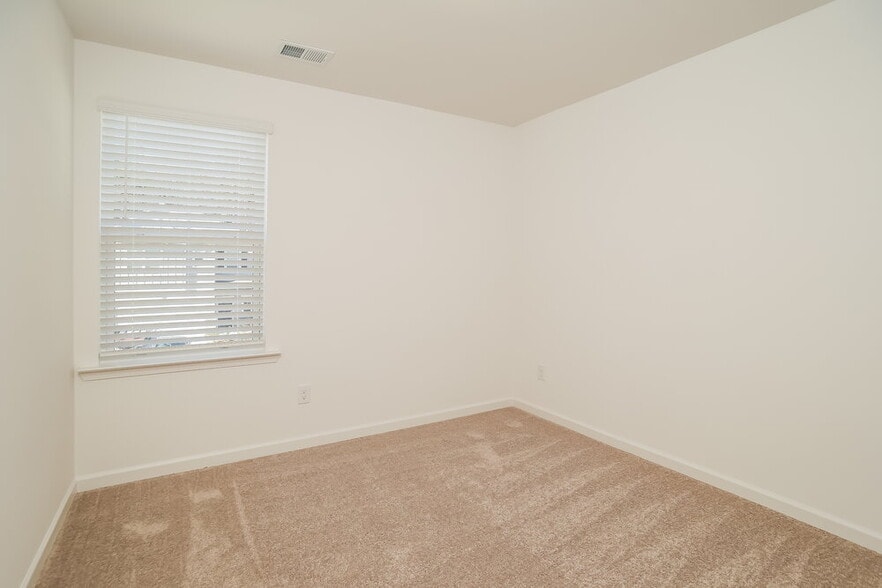 Building Photo - 112 Red Maple Wy