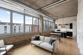 Building Photo - 521 S 7th St