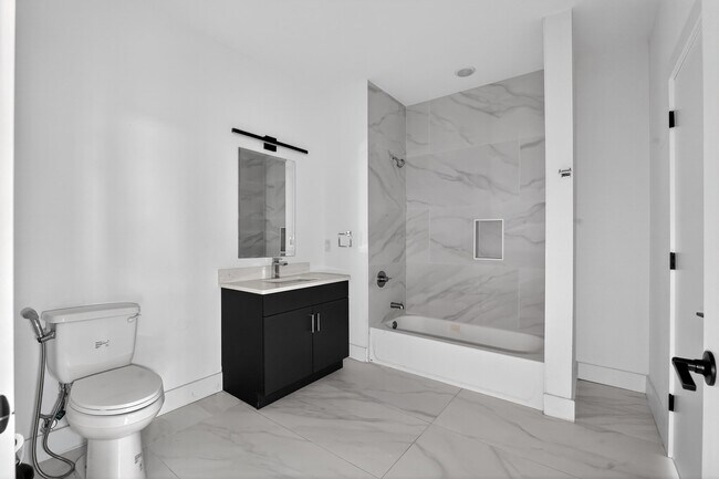 Building Photo - 43-45-45 W 32nd St