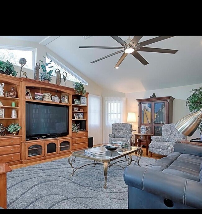 Building Photo - Spectacular Fully Furnished SEASONAL Home with Golf Course views and pool*