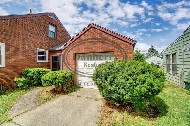 Building Photo - 347 Darrow Ave