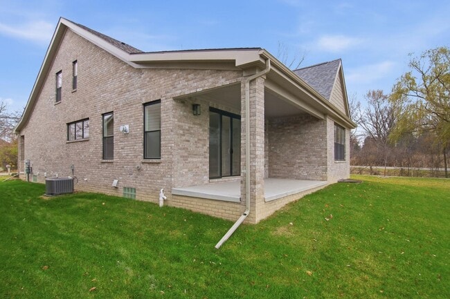 Building Photo - 5980 Willow Grove