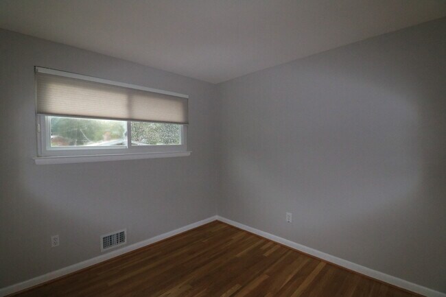 Building Photo - "Coming Soon". 4 bed + 2.5 Bath Stunning Split-Level in Kemp Mill