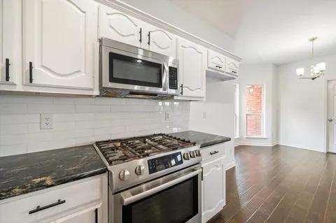 Building Photo - 1533 Tanglewood Dr