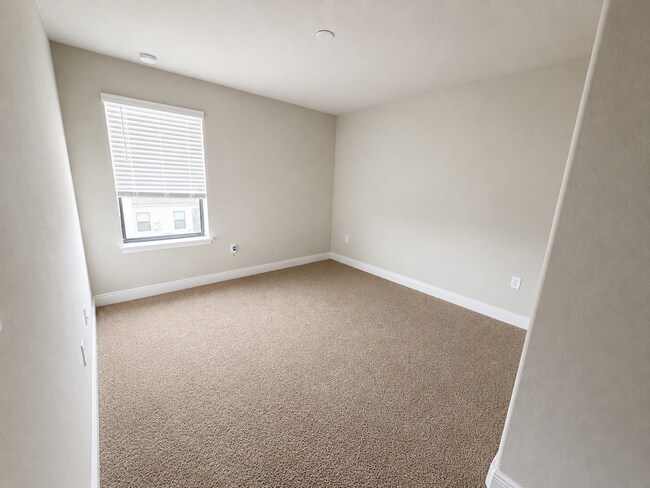 Building Photo - Spacious 5-Bedroom with 4.5 Baths at 176 Mitchell's Manor, Haines City!