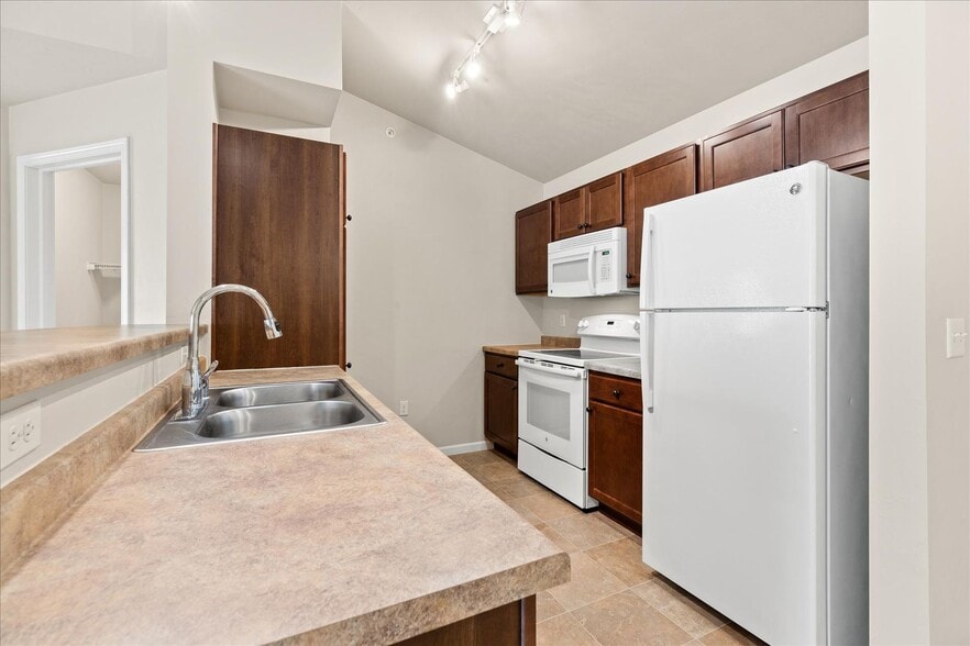Interior Photo - Broadway Commons LLC