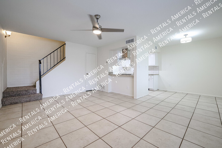 Building Photo - 5206 N 42nd Dr
