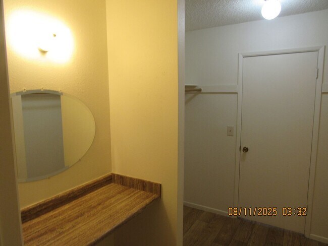 Building Photo - 3 bedroom 2 bathroom 2 car garage