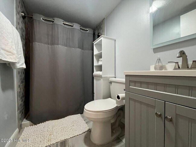 Building Photo - 250 Sugar Gum Ln