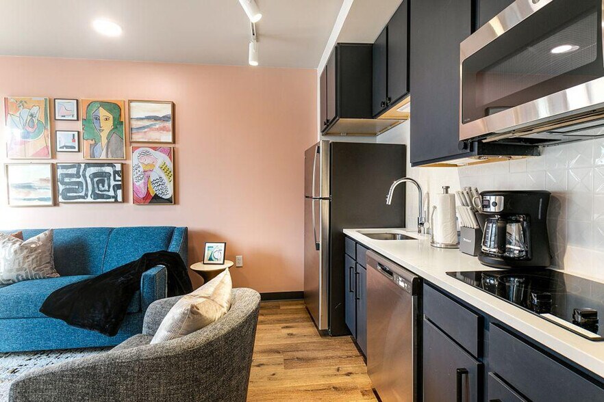 Building Photo - 611 Commerce St