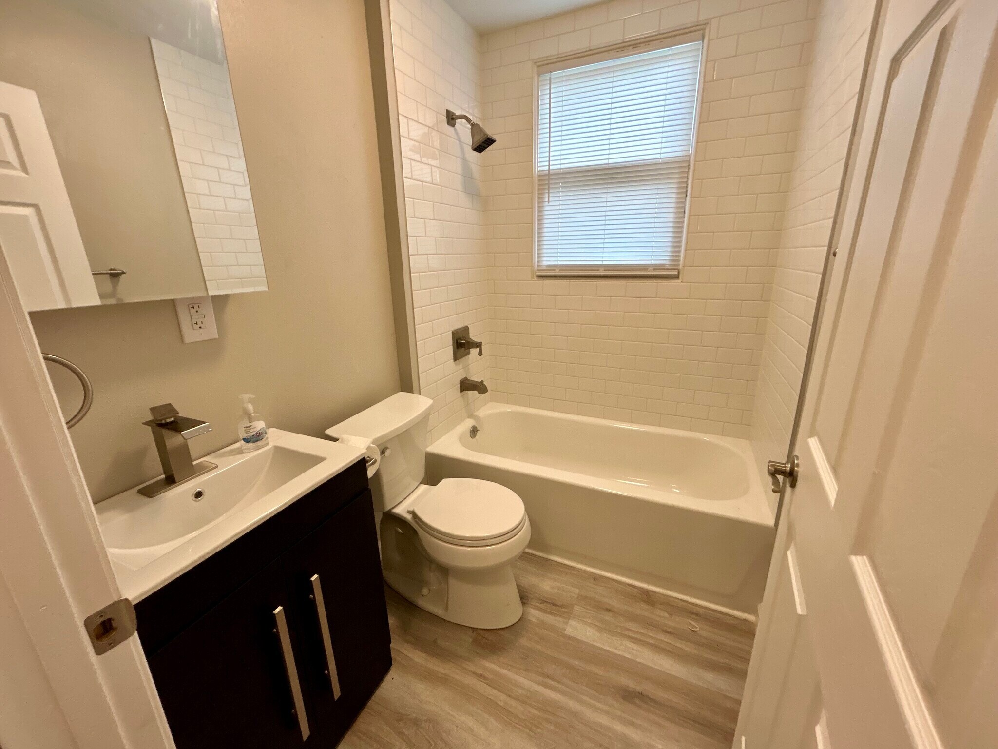 Bathroom - 1003 W 46th St