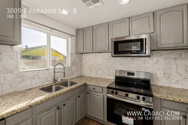 Building Photo - 3009 E Paradise Ln