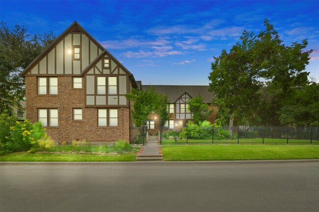Building Photo - 436 Westmoreland St