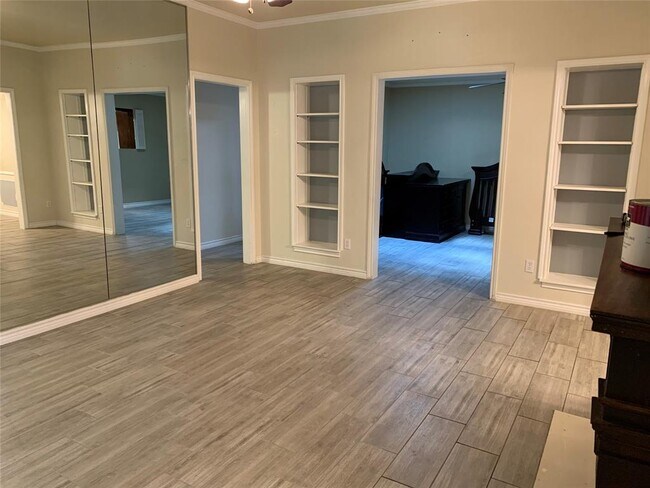 Building Photo - 1817 Saxony Ln