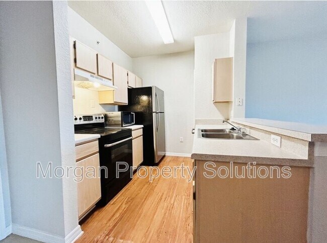 Building Photo - 5463 Vineland Rd