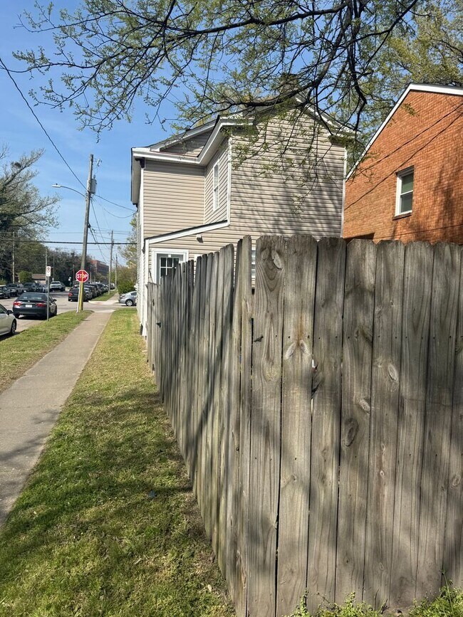 Building Photo - ***4 bedroom, 3 FULL bath Norfolk near ODU and Sentara Norfolk General and NAVSTA.
