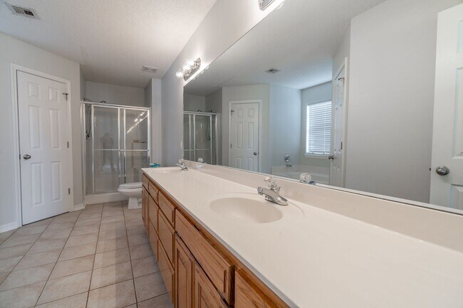 Building Photo - 3 Bedroom 2 Bath Beautiful West Fayetteville home!! Great Location, Great yard!!