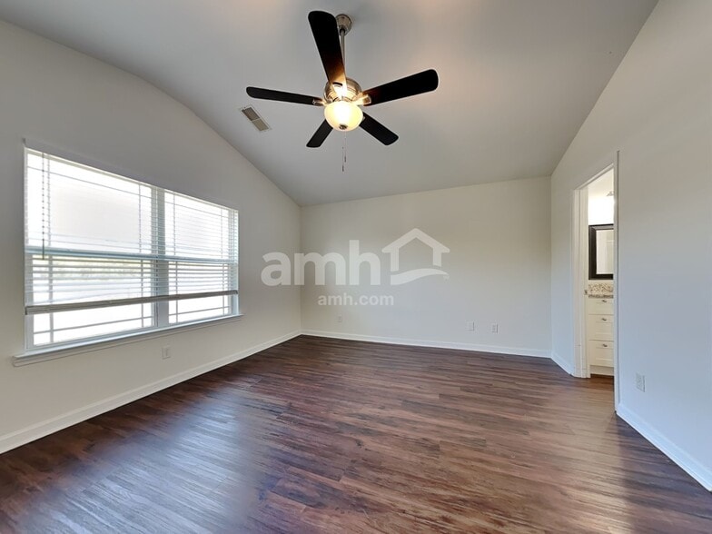 Building Photo - 132 Spring Lakes Dr