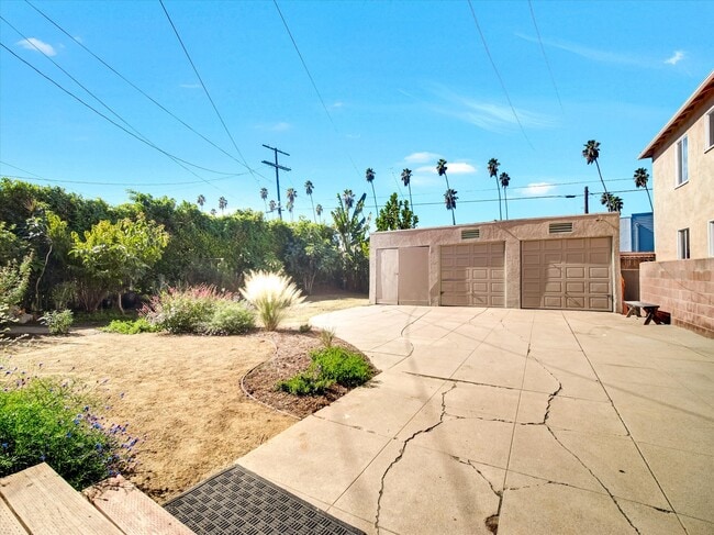 Building Photo - 243 N Berendo St