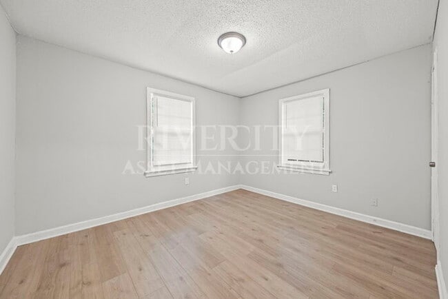 Building Photo - NICE 4 BEDROOM HOME NEAR NORTH HOLLYWOOD!!!! SECTION 8 WELCOMED, PRICE DROP!!! !!!!