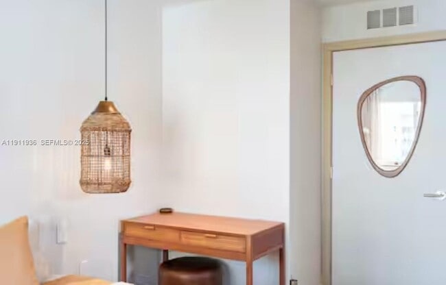 Building Photo - 481 NE 29th St