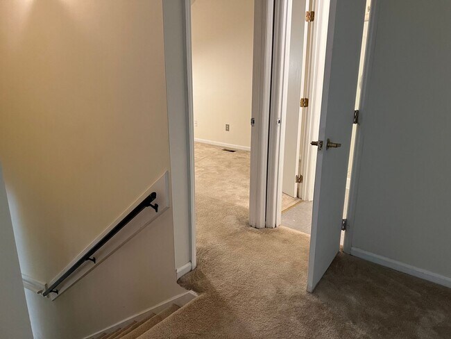 Building Photo - 4 Bed | 2 Bath Townhouse near NCSU - Stude...