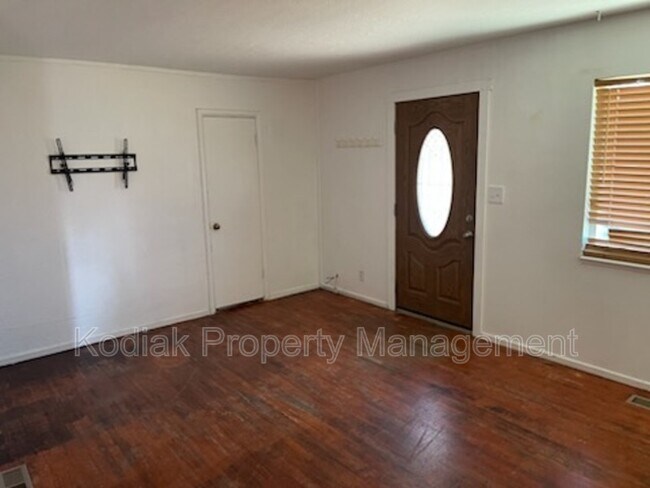 Building Photo - 3737 3325 W