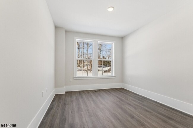 Building Photo - 179 Jasmine Dr