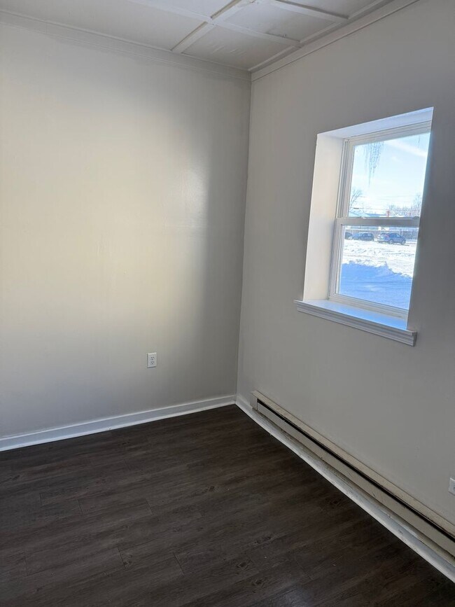 Building Photo - 1525 S Walnut St