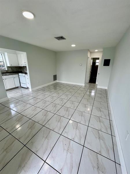 Building Photo - 7311 Venetian St