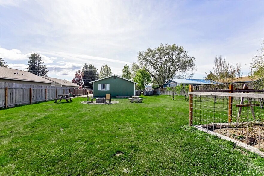 Building Photo - 1304 N Cora St
