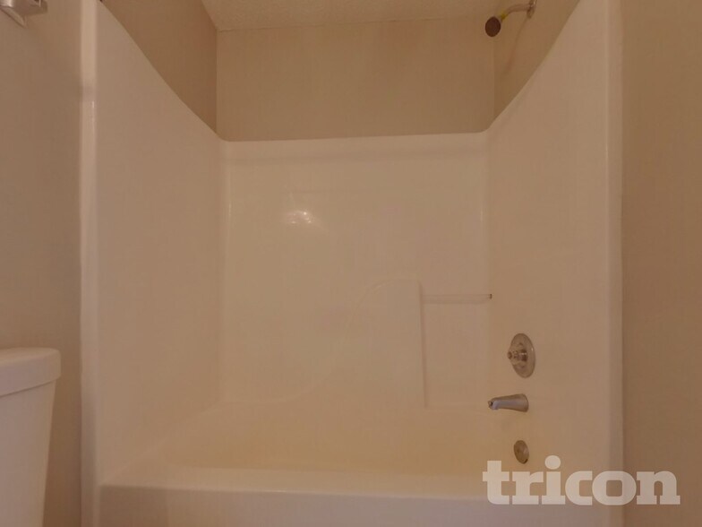 Building Photo - 224 Stone Creek Dr