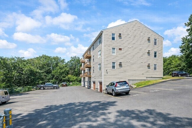 Building Photo - 7 Gibbs St
