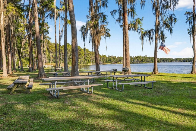 Building Photo - 1826 Beachway Ln