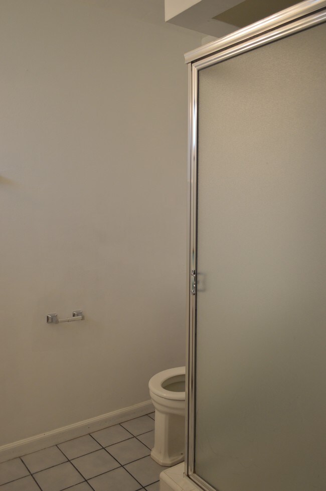 Building Photo - 514 S King St