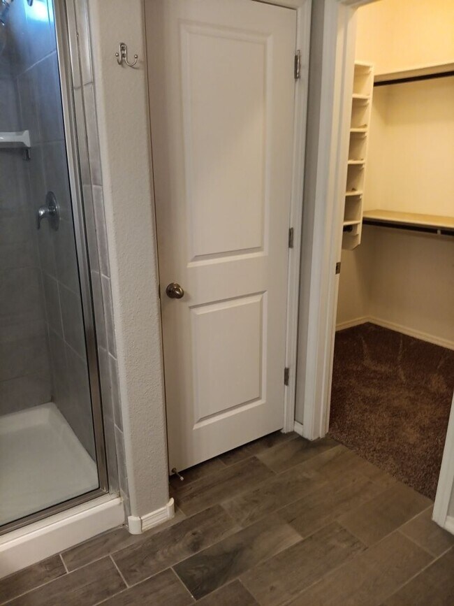 Building Photo - 4 Bedroom, 2 Bathroom! Lovely Home Coming Soon!