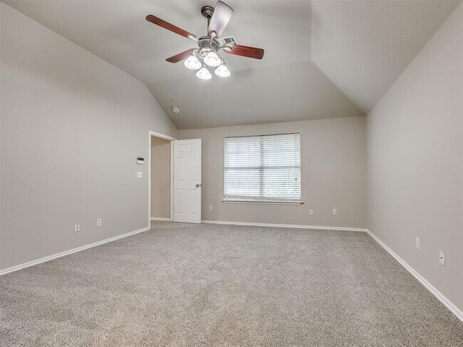 Building Photo - 1605 SW 33RD St