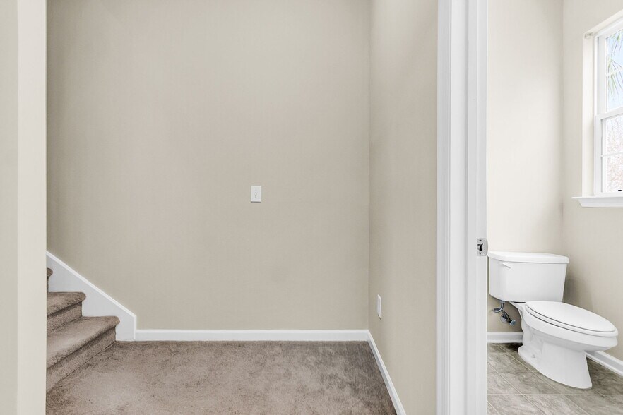 Building Photo - 4668 Palm View Cir