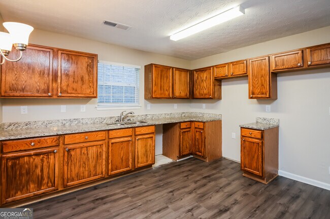 Building Photo - 444 Townsend Bend
