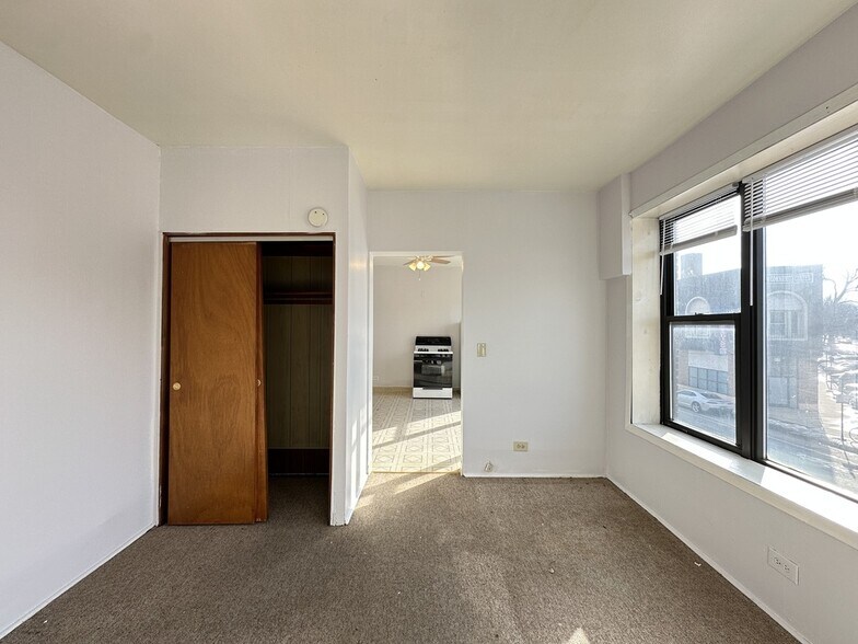 Building Photo - 4393 N Elston Ave