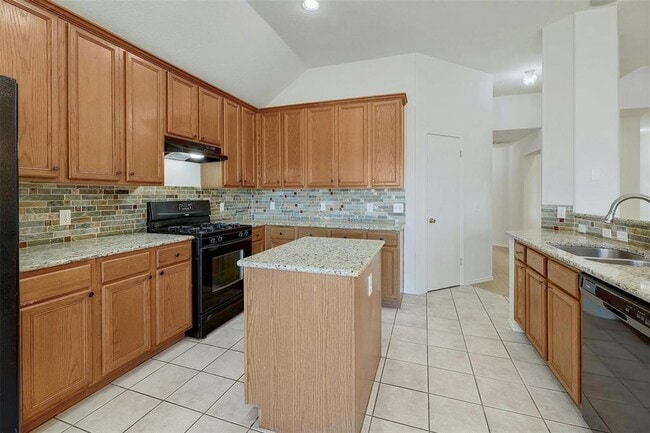 Building Photo - 16610 Pocono Dr